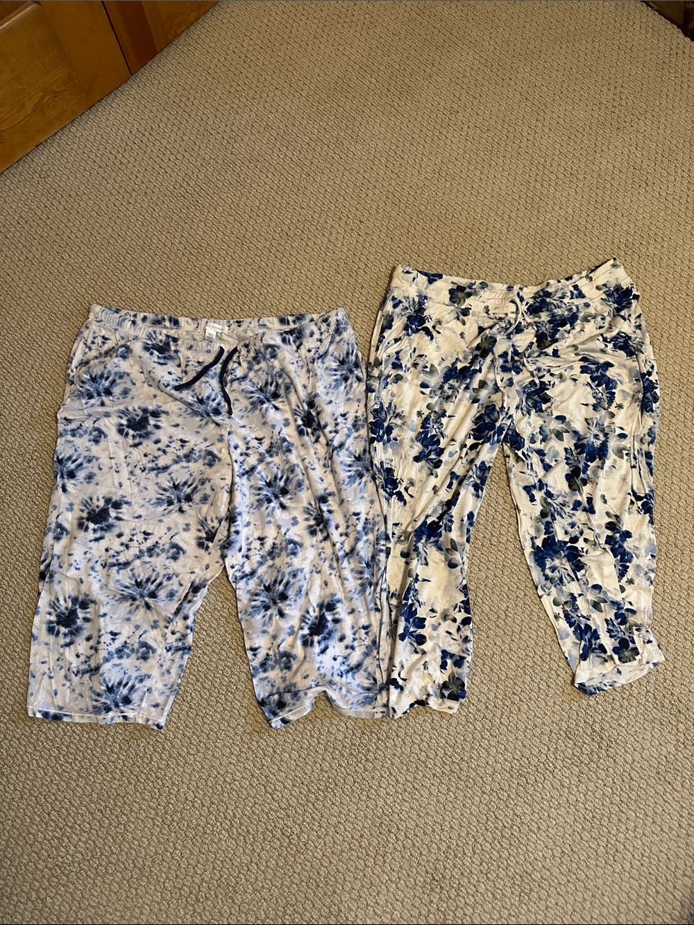 Womens Capri PJ bottoms  XL light weighBlue Floral & Tie-Dye Bottoms - Pack of 2